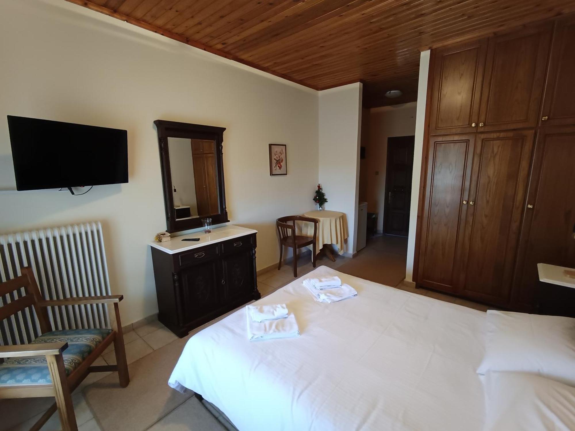 2 Alonia Hotell Anatoliki Frangista Rom bilde